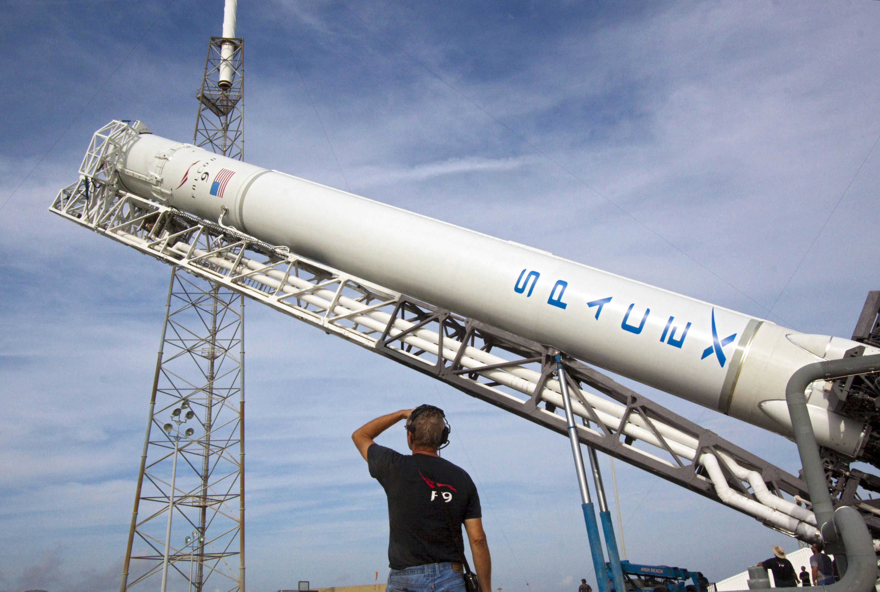 Private SpaceX Rocket Test-Fires Engines for Space Station Trip
